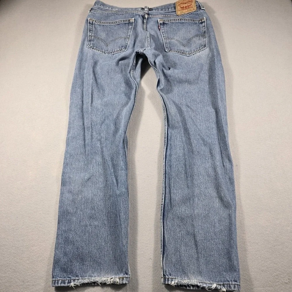 Levi's Mens 36x32 Blue Jeans 505 Straight Fit Light Wash Cotton Denim Classic